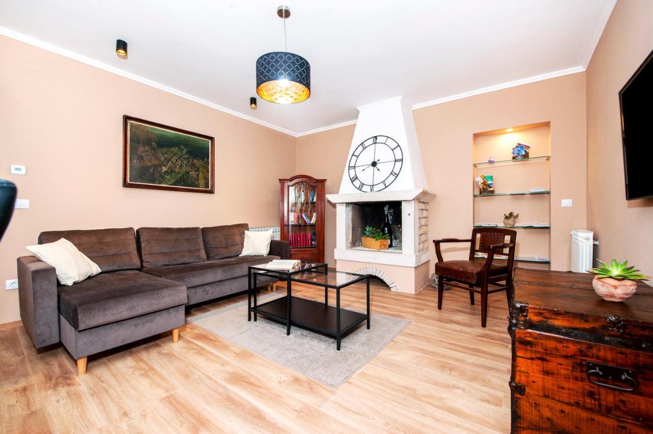 Apartment Miral 罗维尼村 外观 照片