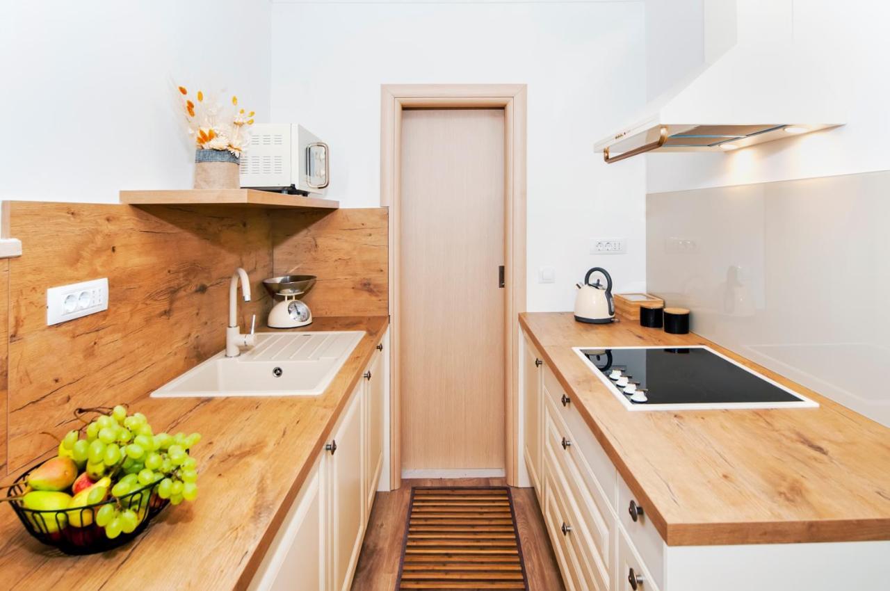 Apartment Miral 罗维尼村 外观 照片